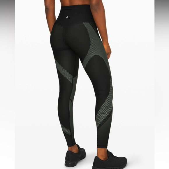 🏃🏻‍♀️RARE🏃🏻‍♀️LULULEMON Mapped Out High-Rise Tight 28" Black/Black Leggings - Picture 4 of 13